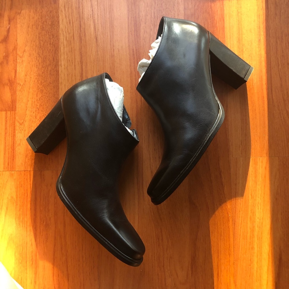 NWT Vintage Nine West Gabon Black Ankle Booties